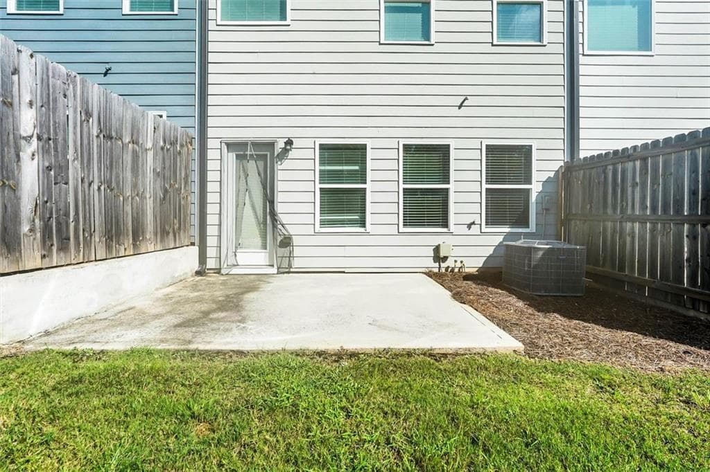 3 bedroom, 3 bathroom, 1,768 sq ft townhouse under contract at 3470 Lakeview Creek, Stonecrest, GA 30038 — photo 6