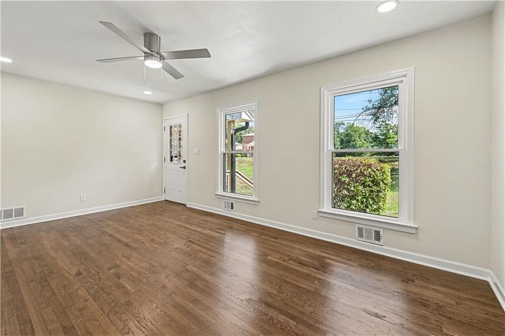 3 bedroom, 2 bathroom, 1,720 sq ft single family residence for sale at 2884 Ben Hill Road, East Point, GA 30344 — photo 3