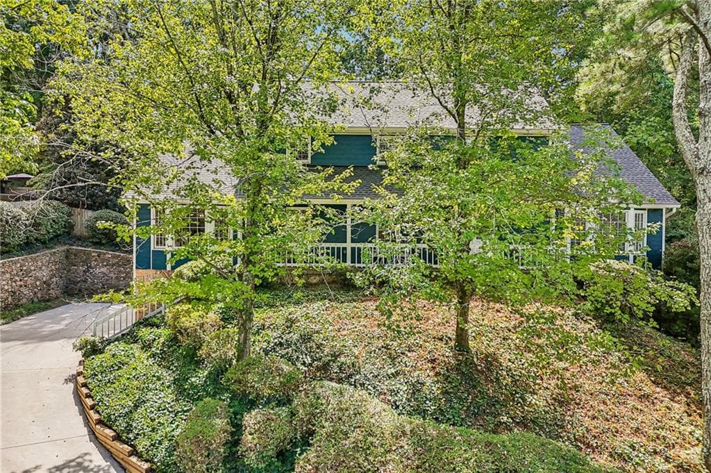 6 bedroom, 6 bathroom, 5,096 sq ft single family residence for sale at 145 Old College Way, Sandy Springs, GA 30328 — photo 3