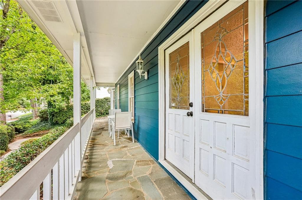 6 bedroom, 6 bathroom, 5,096 sq ft single family residence for sale at 145 Old College Way, Sandy Springs, GA 30328 — photo 4