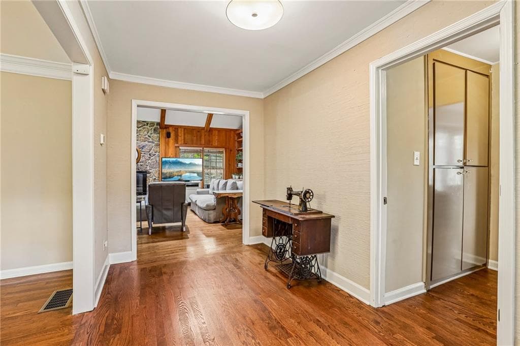 6 bedroom, 6 bathroom, 5,096 sq ft single family residence for sale at 145 Old College Way, Sandy Springs, GA 30328 — photo 6