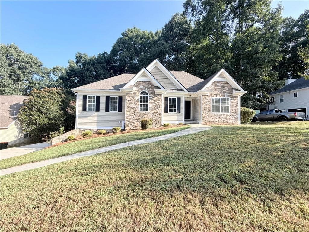 3 bedroom, 3 bathroom, 2,433 sq ft home for sale at 1412 White Oak Trace, Loganville, GA