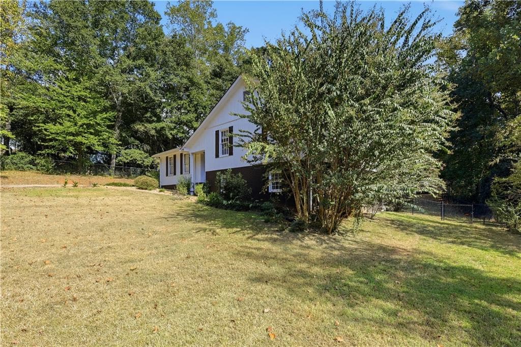 4 bedroom, 3 bathroom, 2,464 sq ft single family residence for sale at 69 Forest Hill Court, Commerce, GA 30529 — photo 3