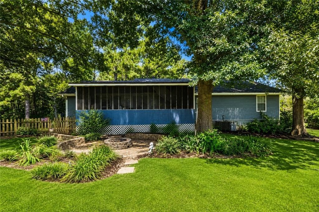 3 bedroom, 2 bathroom, 1,972 sq ft single family residence for sale at 76 Harold Drive, Mcdonough, GA 30253 — photo 3