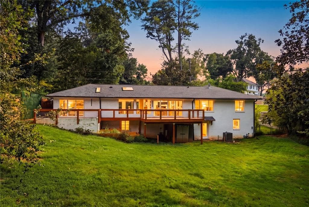 4 bedroom, 3 bathroom, 2,612 sq ft single family residence for sale at 154 Cromwell Road, Sandy Springs, GA 30328 — photo 4