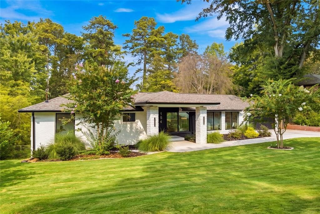 4 bedroom, 3 bathroom, 2,612 sq ft single family residence for sale at 154 Cromwell Road, Sandy Springs, GA 30328 — photo 6