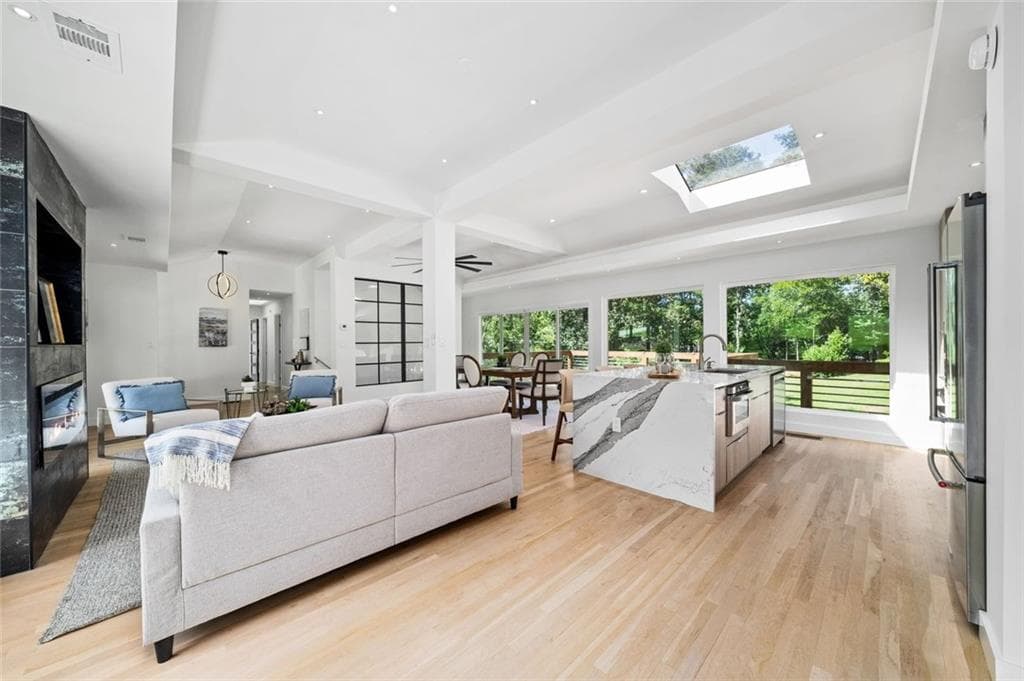 4 bedroom, 3 bathroom, 2,612 sq ft single family residence for sale at 154 Cromwell Road, Sandy Springs, GA 30328 — photo 10