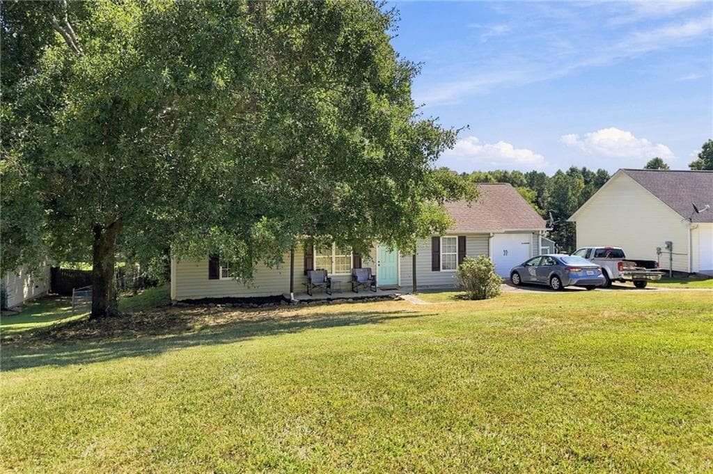 3 bedroom, 2 bathroom, 1,215 sq ft single family residence for sale at 270 Brody Drive, Resaca, GA 30735 — photo 3