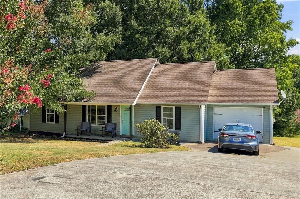 3 bedroom, 2 bathroom, 1,215 sq ft single family residence for sale at 270 Brody Drive, Resaca, GA 30735 — photo 4