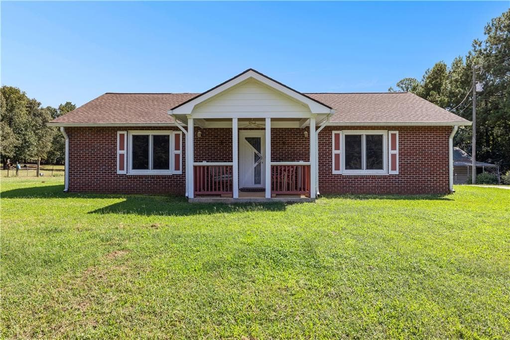 2 bedroom, 1 bathroom, 1,150 sq ft single family residence for sale at 184 Ball Ground Road, Covington, GA 30014 — photo 2