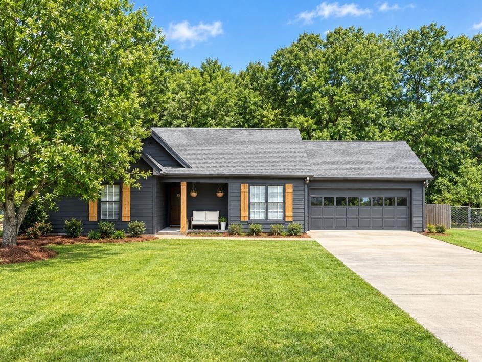 3 bedroom, 2 bathroom, 1,392 sq ft single family residence for sale at 255 Matthews School Road, Winder, GA 30680