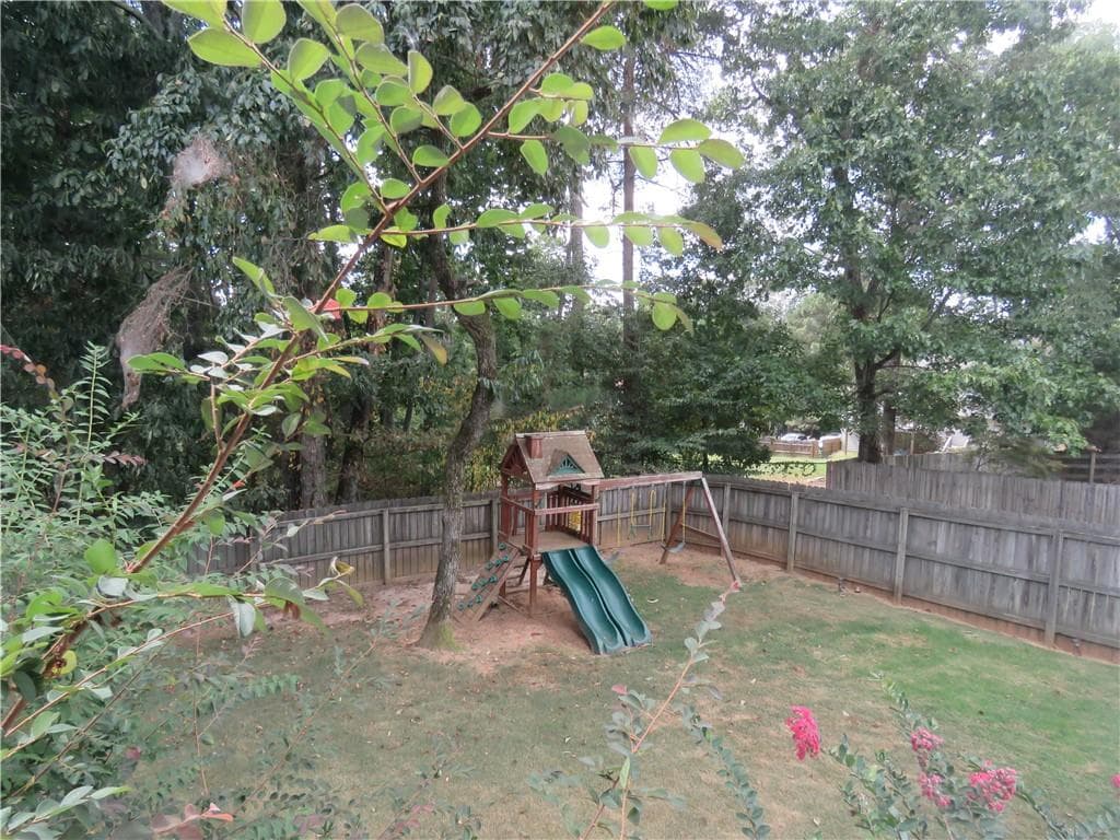 5 bedroom, 4 bathroom, 3,124 sq ft single family residence for sale at 102 Chestnut Hill Drive, Canton, GA 30114 — photo 6