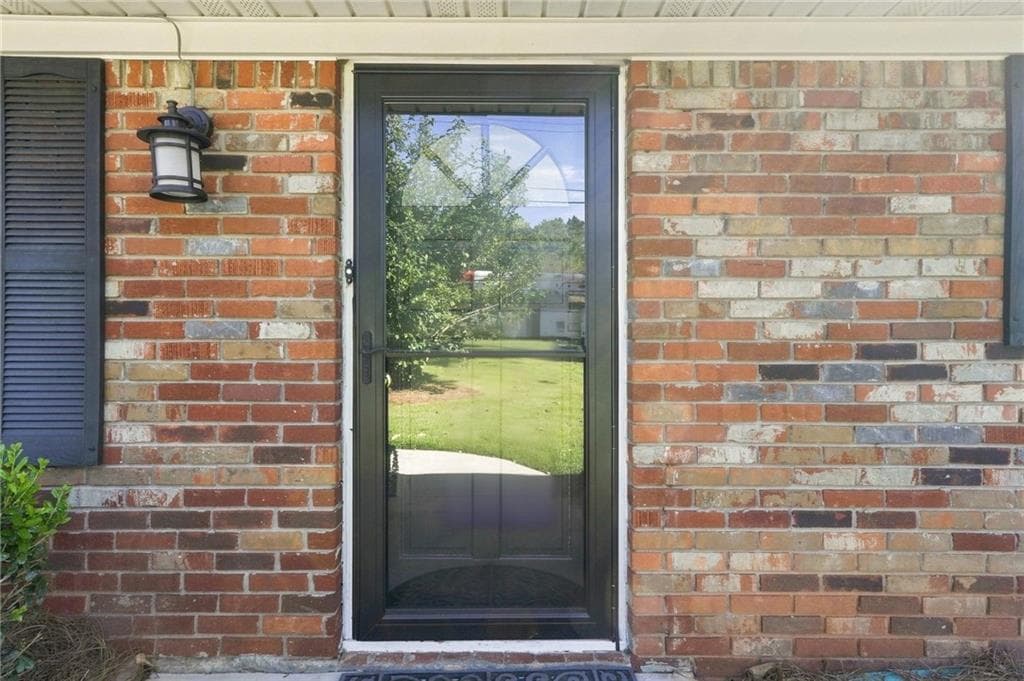2 bedroom, 2 bathroom, 1,702 sq ft single family residence for sale at 3388 Sanford Drive, Marietta, GA 30066 — photo 3