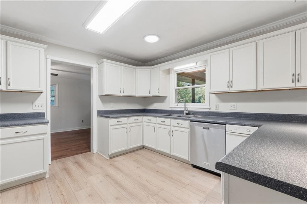 2 bedroom, 2 bathroom, 1,702 sq ft single family residence for sale at 3388 Sanford Drive, Marietta, GA 30066 — photo 10