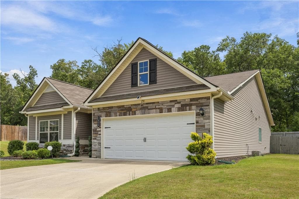 3 bedroom, 2 bathroom, 1,796 sq ft single family residence for sale at 1404 Beckett Drive, Hampton, GA 30228 — photo 2
