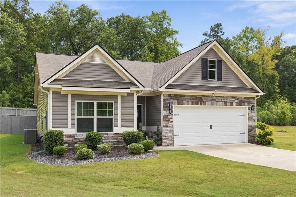 3 bedroom, 2 bathroom, 1,796 sq ft single family residence for sale at 1404 Beckett Drive, Hampton, GA 30228 — photo 3