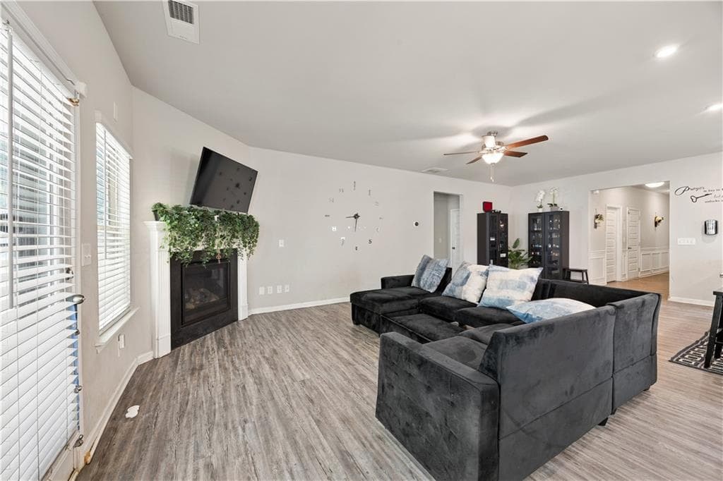 3 bedroom, 2 bathroom, 1,796 sq ft single family residence for sale at 1404 Beckett Drive, Hampton, GA 30228 — photo 6
