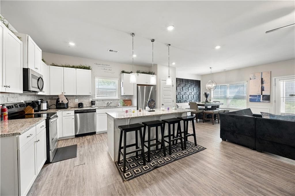 3 bedroom, 2 bathroom, 1,796 sq ft single family residence for sale at 1404 Beckett Drive, Hampton, GA 30228 — photo 8