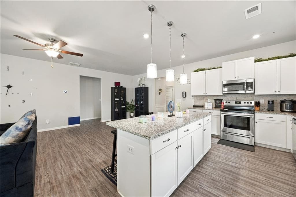3 bedroom, 2 bathroom, 1,796 sq ft single family residence for sale at 1404 Beckett Drive, Hampton, GA 30228 — photo 10