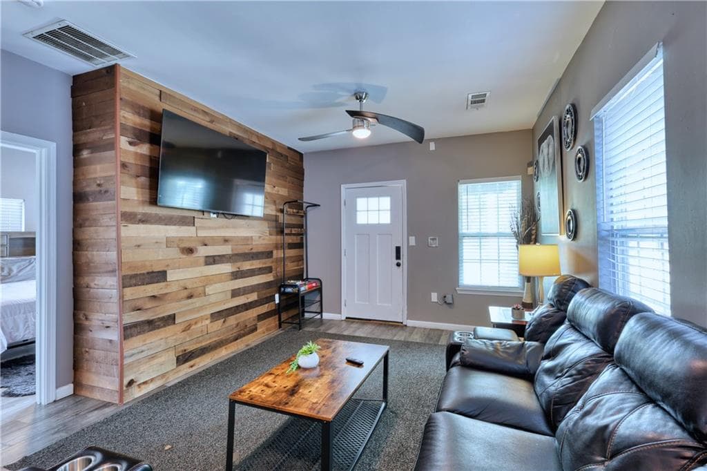 3 bedroom, 2 bathroom, 1,152 sq ft single family residence for sale at 1042 Parsons Street, Atlanta, GA 30314 — photo 3