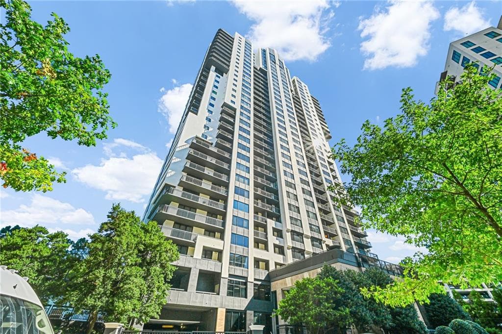 2 bedroom, 2 bathroom, 1,265 sq ft condominium for sale at 3481 Lakeside Drive 2207, Atlanta, GA 30326 — photo 1 of 26