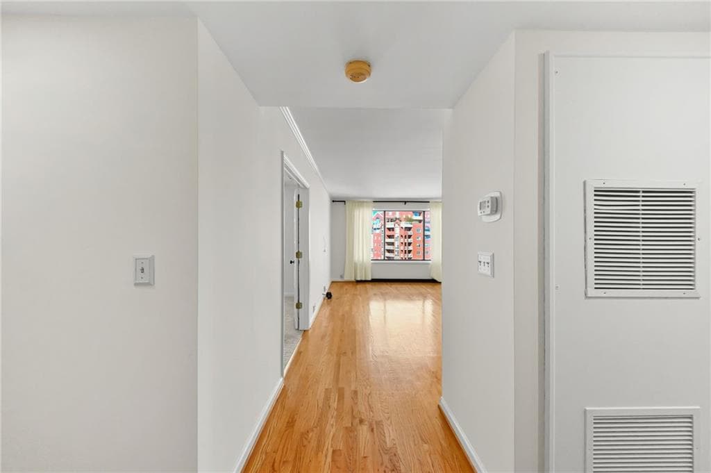 2 bedroom, 2 bathroom, 1,265 sq ft condominium for sale at 3481 Lakeside Drive 2207, Atlanta, GA 30326 — photo 2