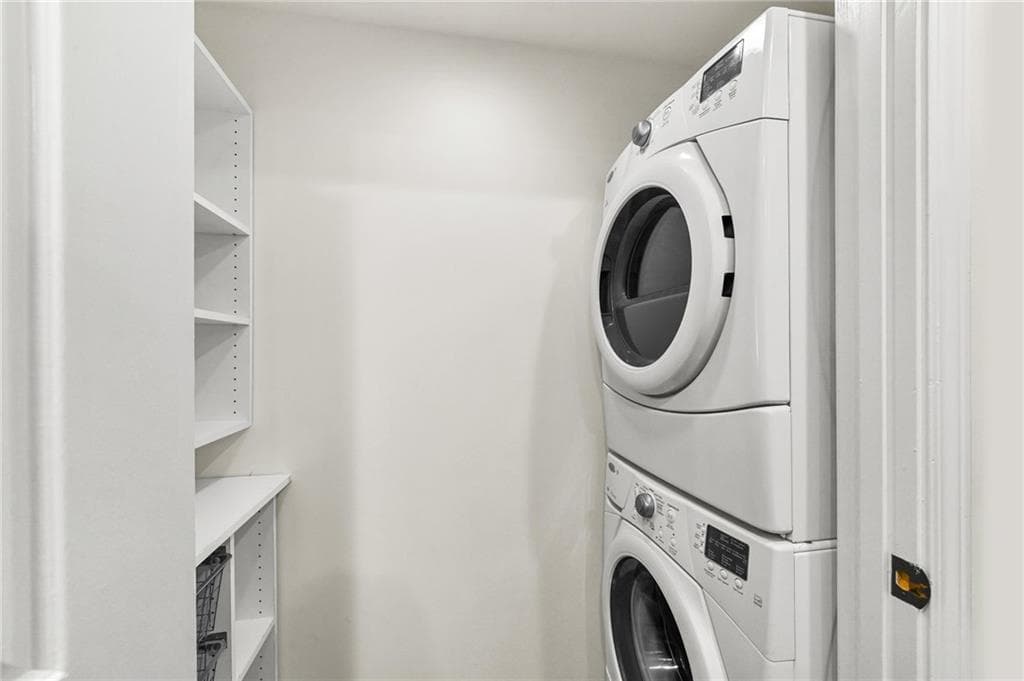 2 bedroom, 2 bathroom, 1,265 sq ft condominium for sale at 3481 Lakeside Drive 2207, Atlanta, GA 30326 — photo 4