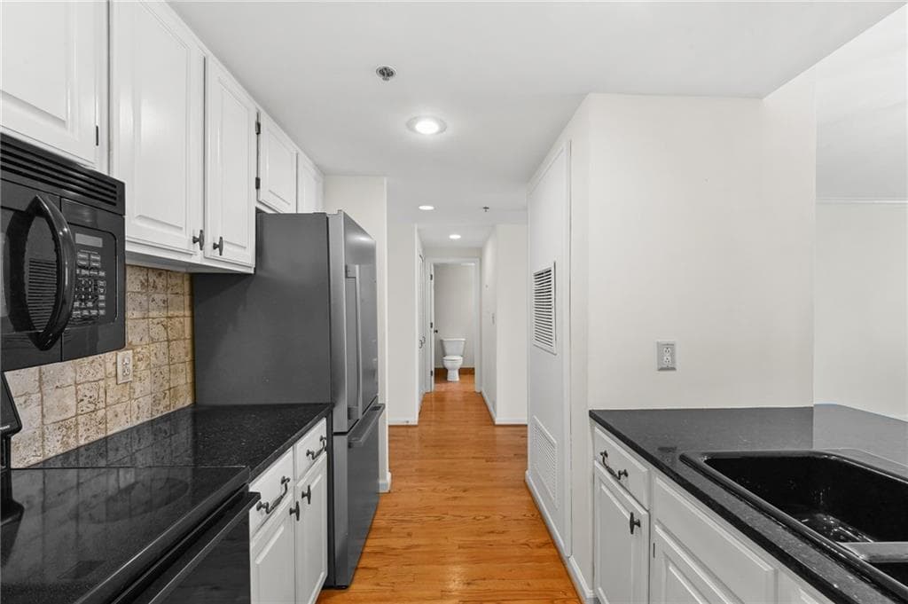 2 bedroom, 2 bathroom, 1,265 sq ft condominium for sale at 3481 Lakeside Drive 2207, Atlanta, GA 30326 — photo 5