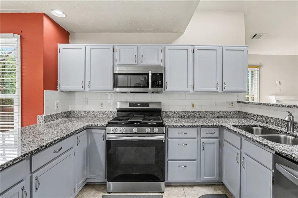 3 bedroom, 3 bathroom, 2,384 sq ft single family residence for sale at 1975 Wynhurst Crossing, Stone Mountain, GA 30088 — photo 7