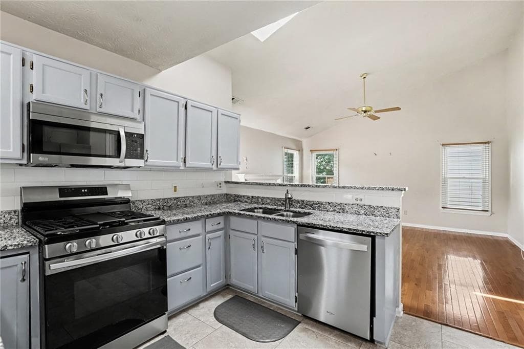 3 bedroom, 3 bathroom, 2,384 sq ft single family residence for sale at 1975 Wynhurst Crossing, Stone Mountain, GA 30088 — photo 9