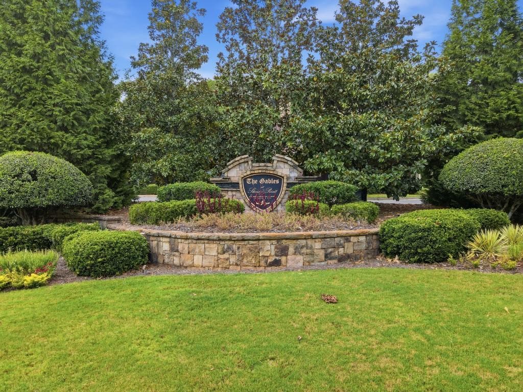 6 bedroom, 5 bathroom, 5,020 sq ft single family residence under contract at 1890 Marcia Overlook Drive, Cumming, GA 30041 — photo 2