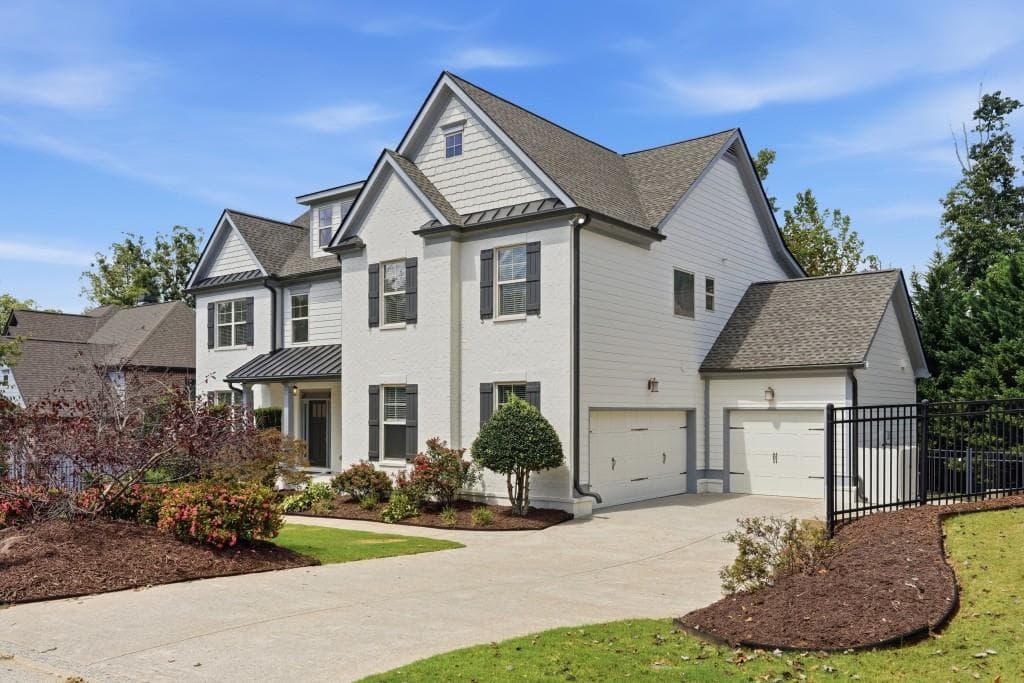 6 bedroom, 5 bathroom, 5,020 sq ft single family residence under contract at 1890 Marcia Overlook Drive, Cumming, GA 30041 — photo 3