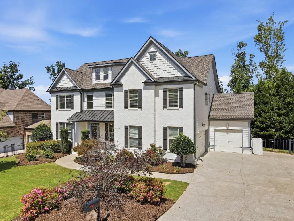 6 bedroom, 5 bathroom, 5,020 sq ft single family residence under contract at 1890 Marcia Overlook Drive, Cumming, GA 30041 — photo 4