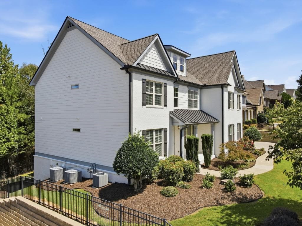 6 bedroom, 5 bathroom, 5,020 sq ft single family residence under contract at 1890 Marcia Overlook Drive, Cumming, GA 30041 — photo 6