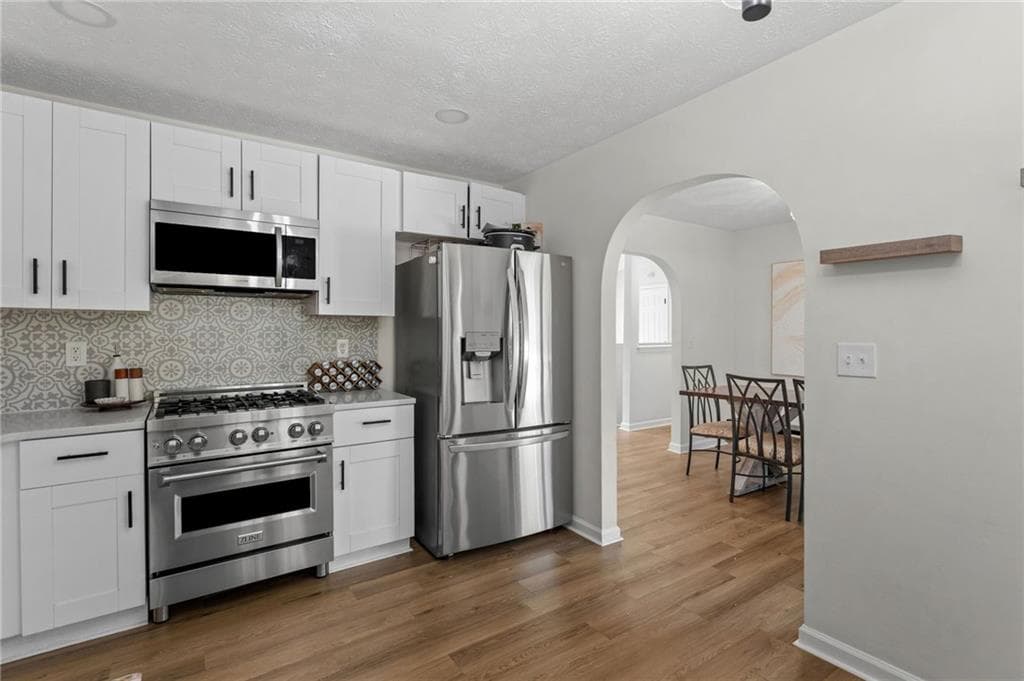 5 bedroom, 3 bathroom, 2,452 sq ft single family residence for sale at 2608 Abbotts Glen Drive, Acworth, GA 30101 — photo 7