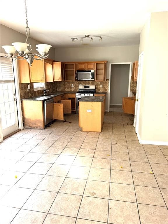 4 bedroom, 3 bathroom, 2,798 sq ft single family residence for sale at 7267 Thoreau Circle, Atlanta, GA 30349 — photo 8