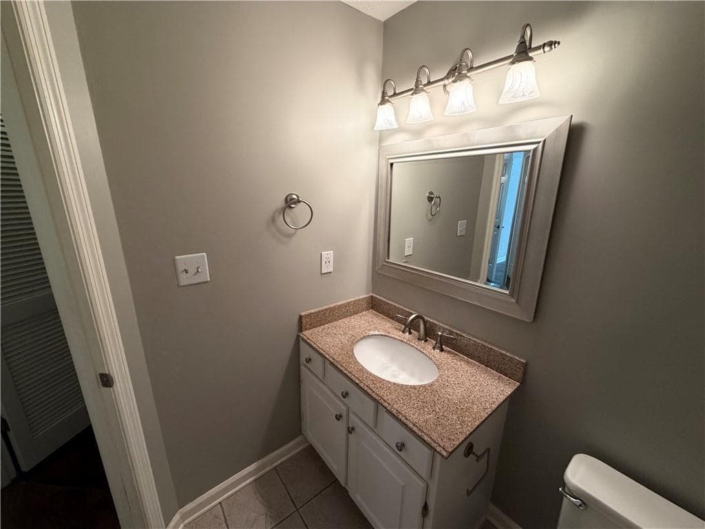 2 bedroom, 2 bathroom, 1,017 sq ft condominium for sale at 2090 River Heights Walk, Marietta, GA 30067 — photo 1 of 31