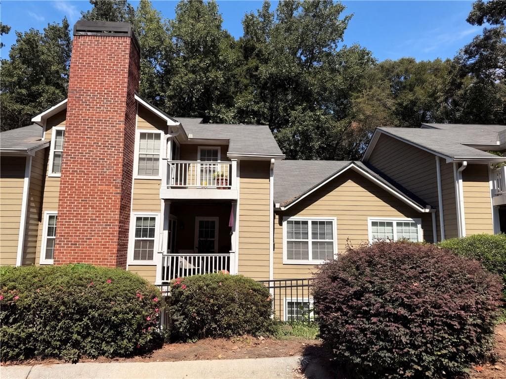 2 bedroom, 2 bathroom, 1,017 sq ft condominium for sale at 2090 River Heights Walk, Marietta, GA 30067 — photo 3
