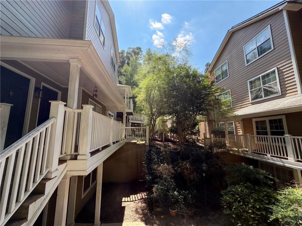 2 bedroom, 2 bathroom, 1,017 sq ft condominium for sale at 2090 River Heights Walk, Marietta, GA 30067 — photo 8