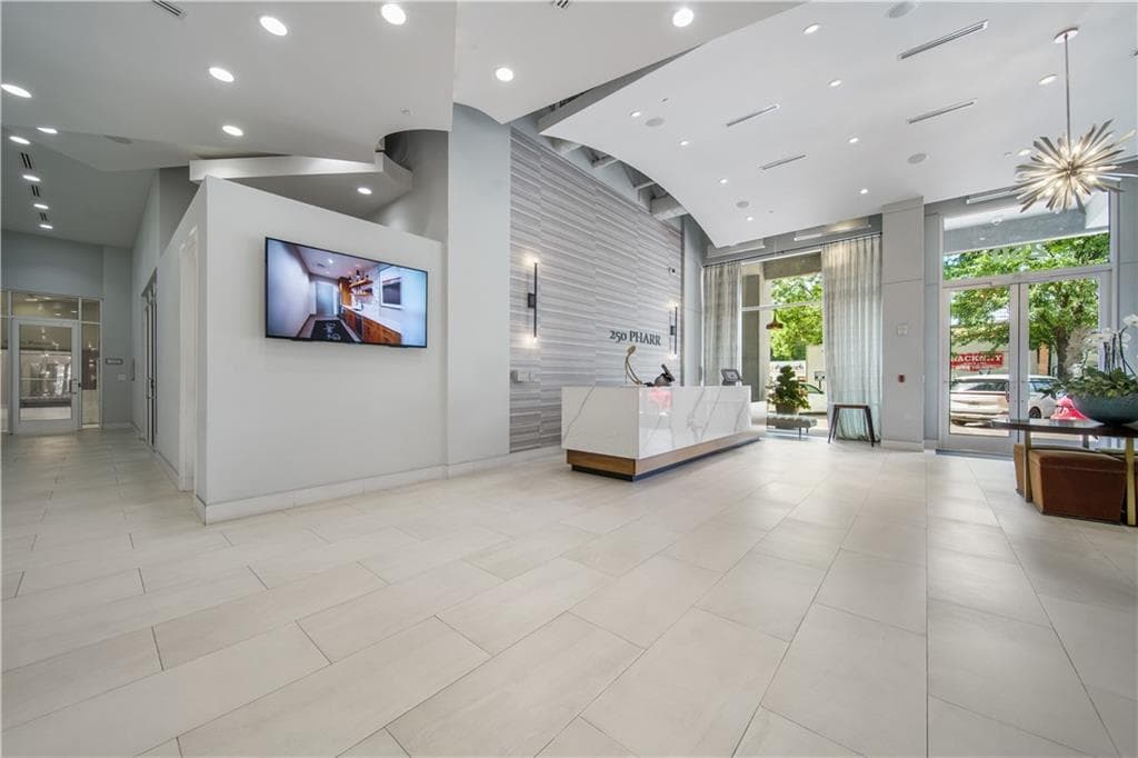 1 bedroom, 1 bathroom, 779 sq ft condominium for rent at 250 Pharr Road 412, Atlanta, GA 30305 for $2,150 a month — photo 3
