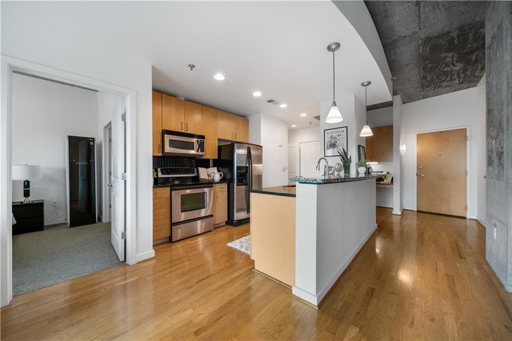 1 bedroom, 1 bathroom, 779 sq ft condominium for rent at 250 Pharr Road 412, Atlanta, GA 30305 for $2,150 a month — photo 8