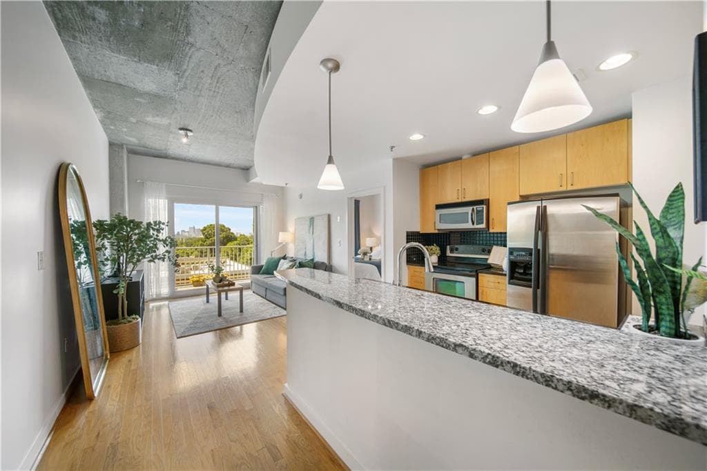1 bedroom, 1 bathroom, 779 sq ft condominium for rent at 250 Pharr Road 412, Atlanta, GA 30305 for $2,150 a month — photo 10