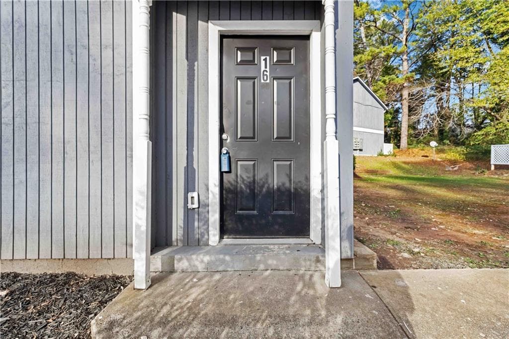2 bedroom, 2 bathroom, 1,146 sq ft condominium for sale at 2340 Beaver Ruin Road 16, Norcross, GA 30071 — photo 2