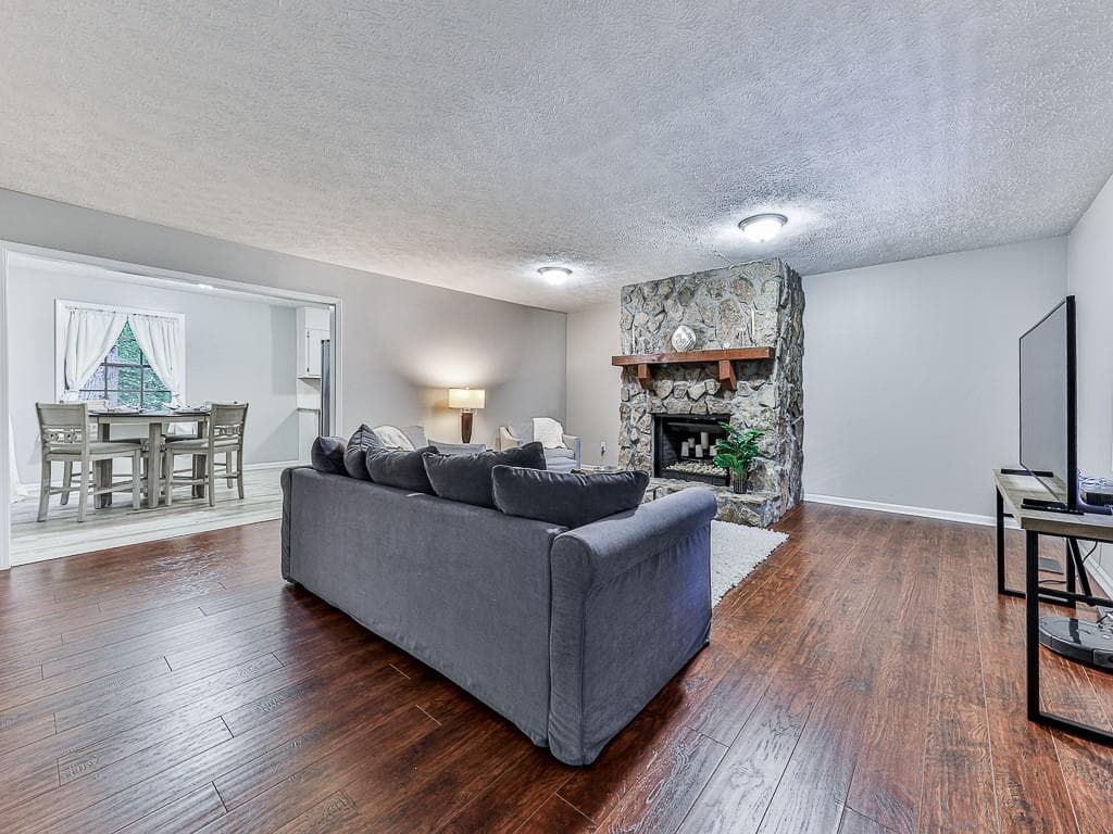 3 bedroom, 3 bathroom, 2,214 sq ft single family residence for sale at 389 Saint Albans Court, Mableton, GA 30126 — photo 2