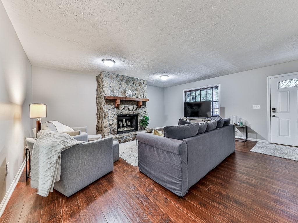 3 bedroom, 3 bathroom, 2,214 sq ft single family residence for sale at 389 Saint Albans Court, Mableton, GA 30126 — photo 4