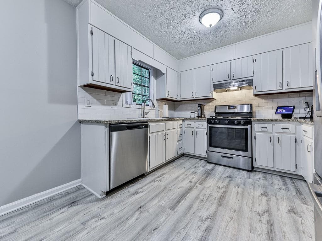 3 bedroom, 3 bathroom, 2,214 sq ft single family residence for sale at 389 Saint Albans Court, Mableton, GA 30126 — photo 6