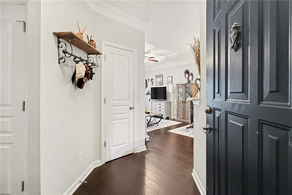 2 bedroom, 1 bathroom, 952 sq ft condominium for sale at 10 Perimeter Summit Boulevard 4432, Atlanta, GA 30319 — photo 1 of 36