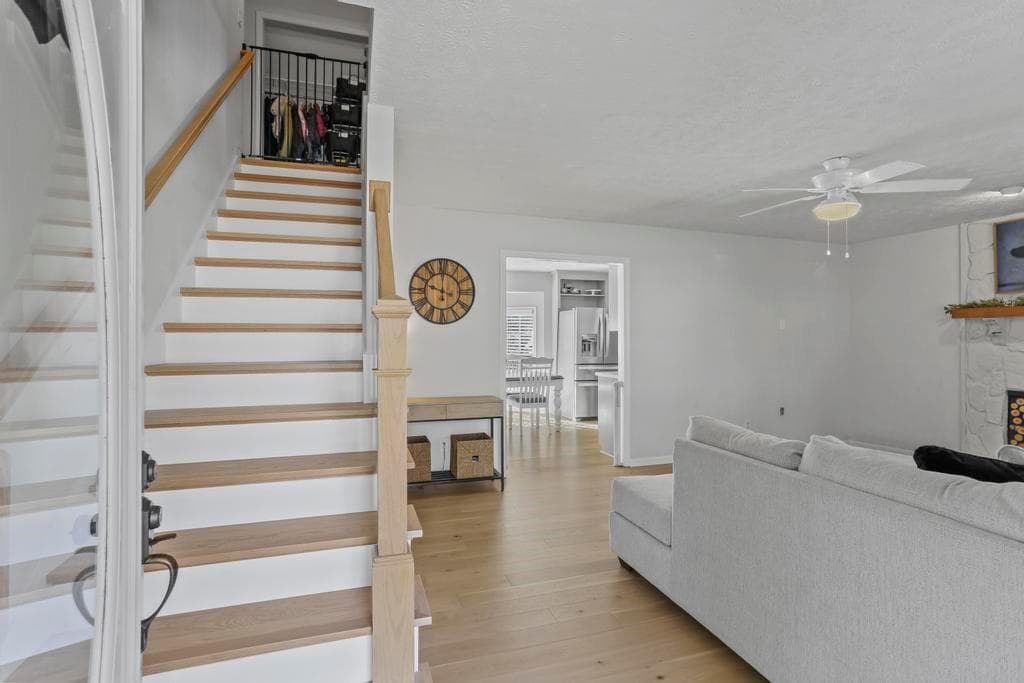 3 bedroom, 2 bathroom, 1,784 sq ft single family residence for sale at 323 West Lane, Woodstock, GA 30188 — photo 5