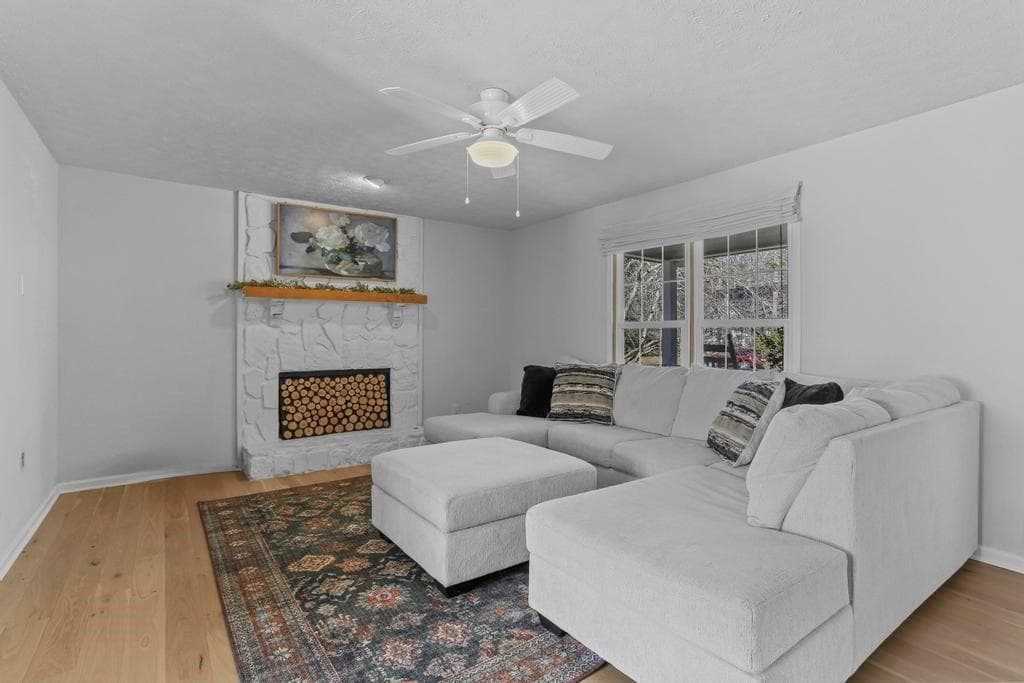 3 bedroom, 2 bathroom, 1,784 sq ft single family residence for sale at 323 West Lane, Woodstock, GA 30188 — photo 7