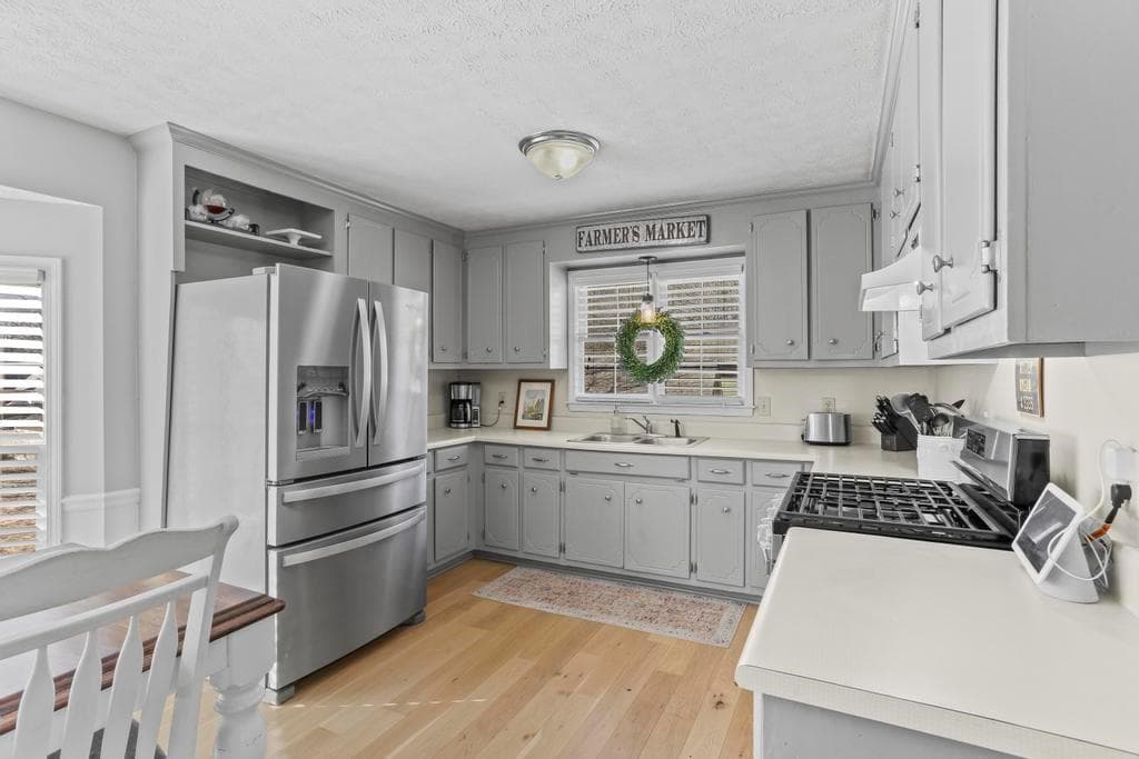 3 bedroom, 2 bathroom, 1,784 sq ft single family residence for sale at 323 West Lane, Woodstock, GA 30188 — photo 9
